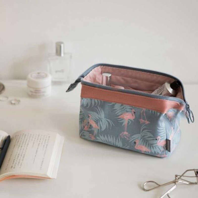 Women Travel Animal Flamingo M - Makeup Beauty Necessaire ulasan dan harga
